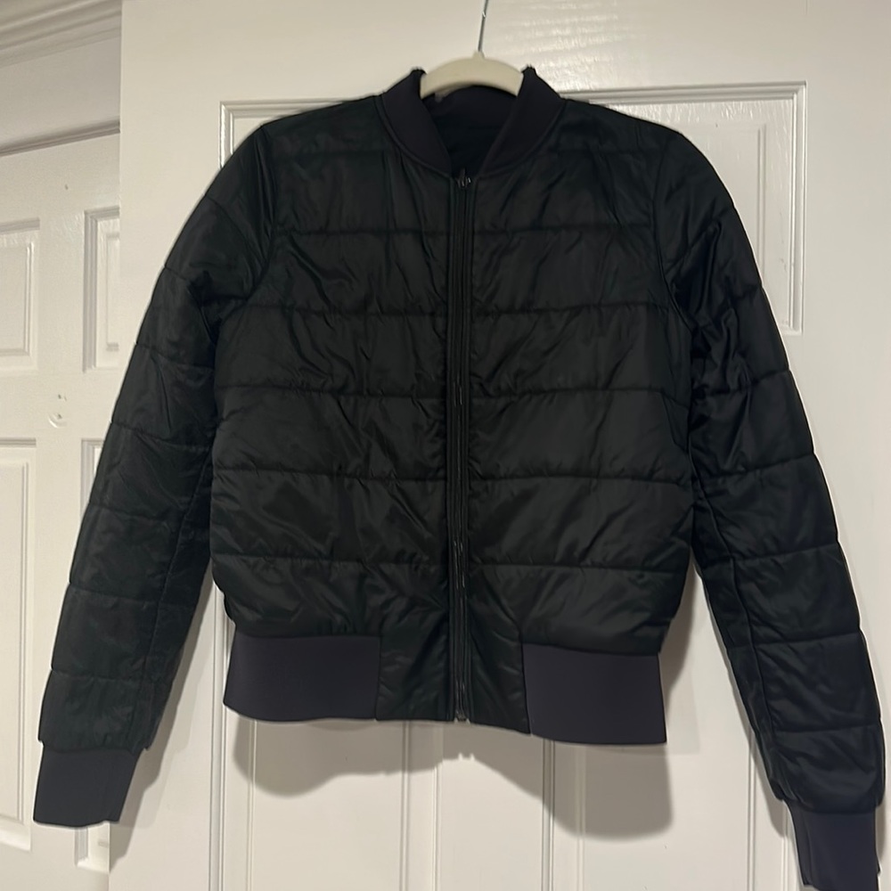 Lululemon reversible Black bomber jacket size 6